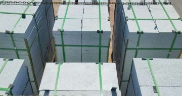 山南 芝麻白花岗岩5公分地铺石 花岗岩厂家工厂装车日常