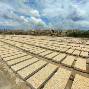 山南 黄金麻荔枝面花岗岩石材地铺石防护中