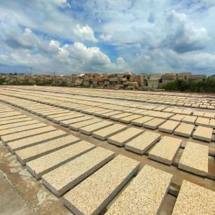 山南 黄金麻花岗岩荔枝面地铺石防护中