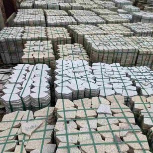 山南 黄金麻白麻花岗岩荔枝面地铺石(冰裂纹)