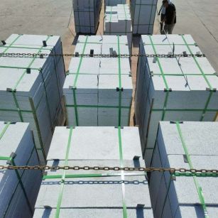 山南 芝麻白花岗岩5公分地铺石 花岗岩厂家工厂装车日常