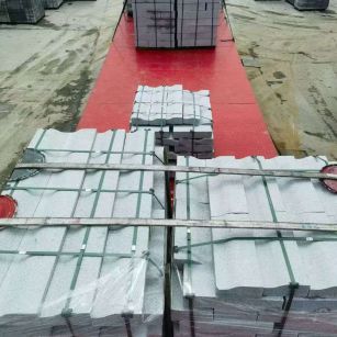 山南 芝麻白仿形加直形路沿石出货日常