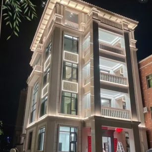 山南 芝麻白花岗岩别墅外墙夜间效果