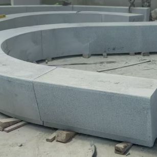 山南 芝麻白花岗岩光面弧形坐凳