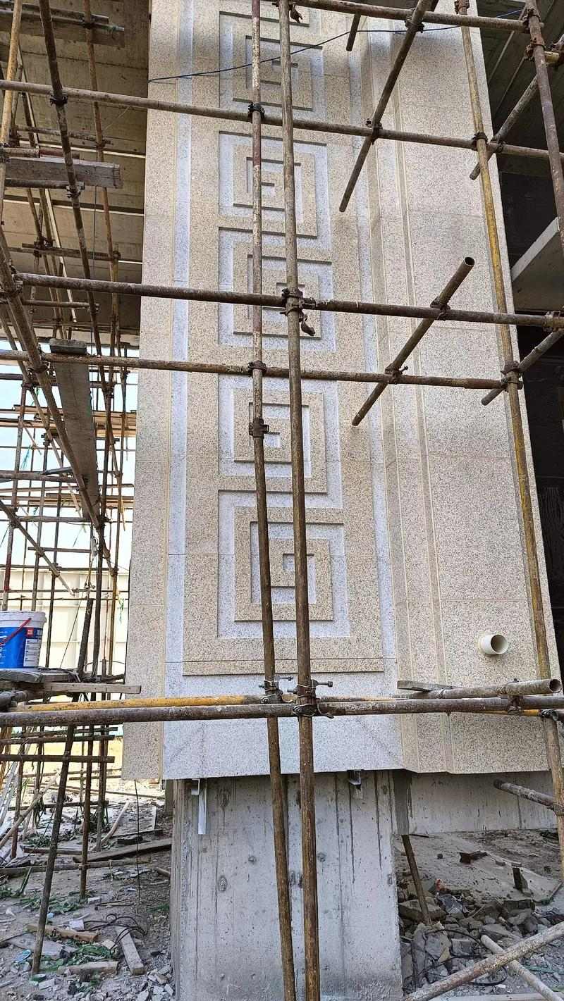 山南 黄金麻花岗岩别墅外墙干挂回纹造型效果