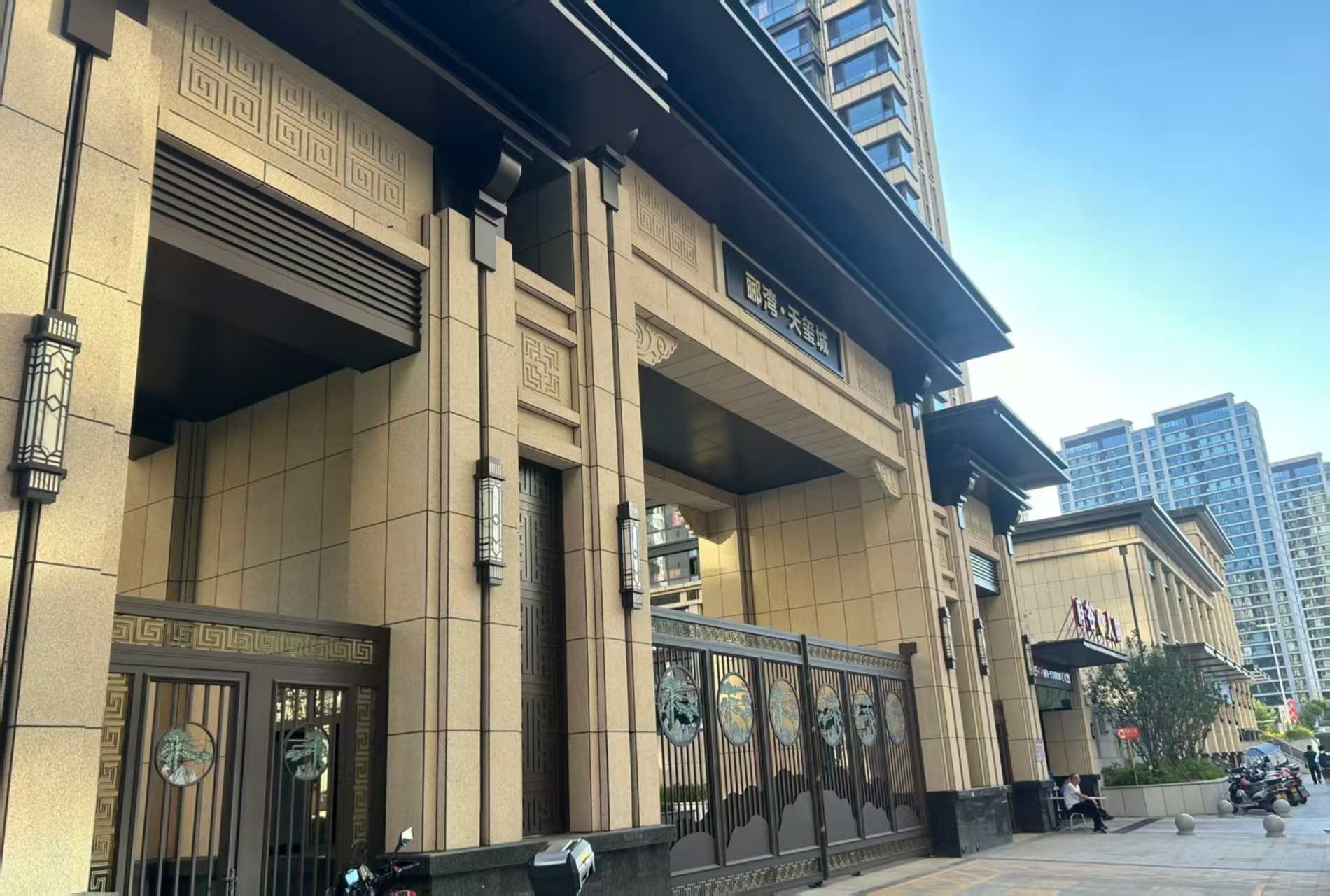 山南 黄金麻花岗岩荔枝面小区门楼外墙干挂