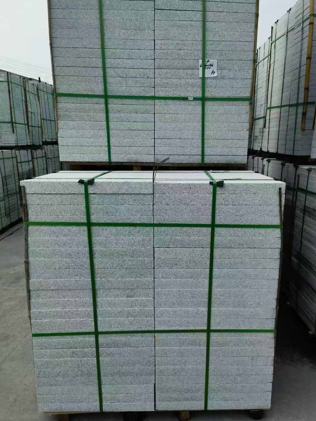 山南 芝麻白火烧，园林广场市政工程地铺石，1.8~5.0厚均有现货