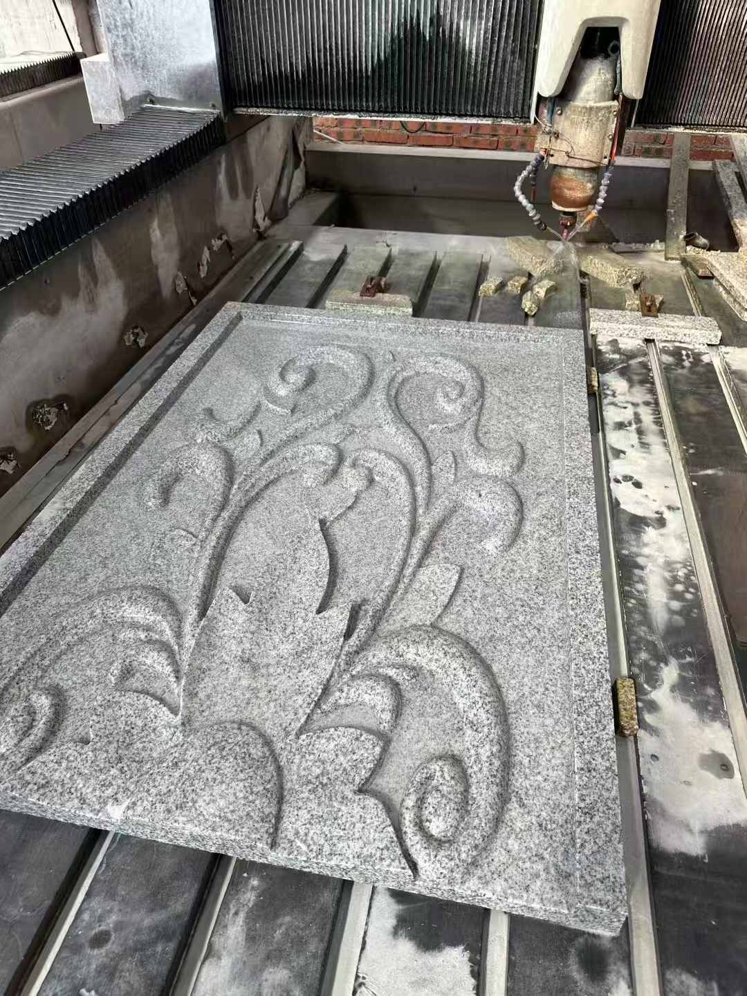 山南 白麻别墅干挂雕花板