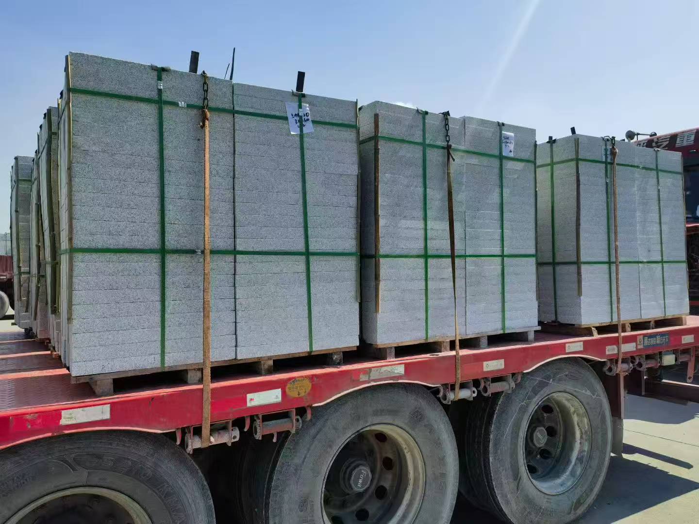 山南芝麻白花岗岩出货日常地铺石