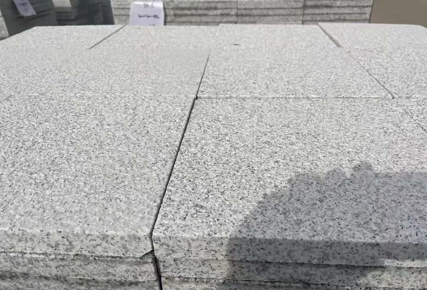 山南 白麻花岗岩石材推荐 荔枝面地铺石