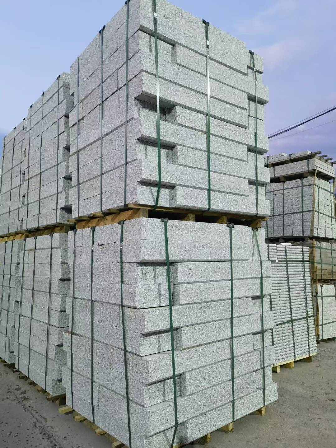 山南 芝麻白花岗岩路沿石，路缘石，路肩石，道牙，立缘石，马路牙子，街沿石，侧石等