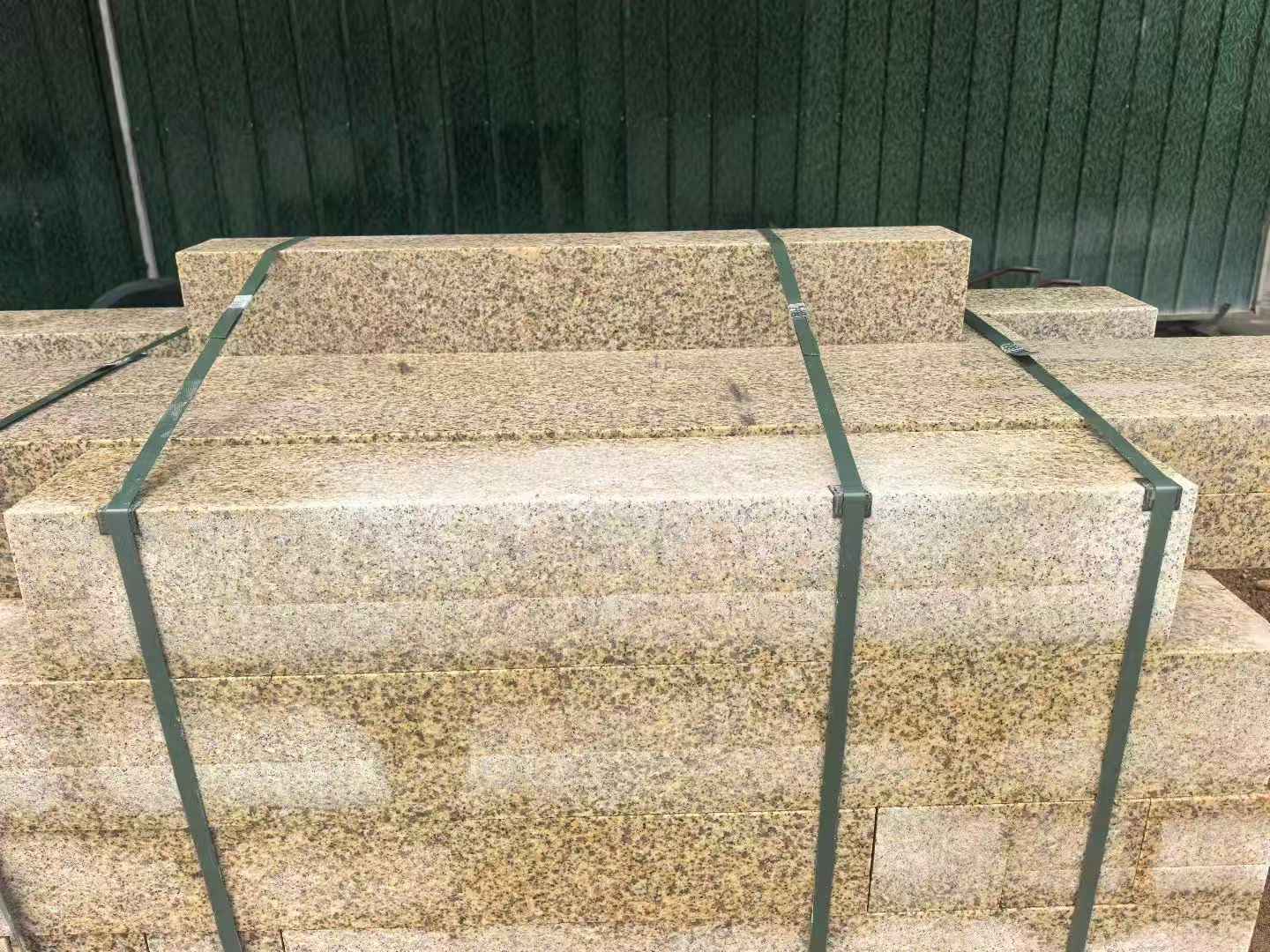 山南 黄金麻花岗岩石材机切面栏杆料半成品