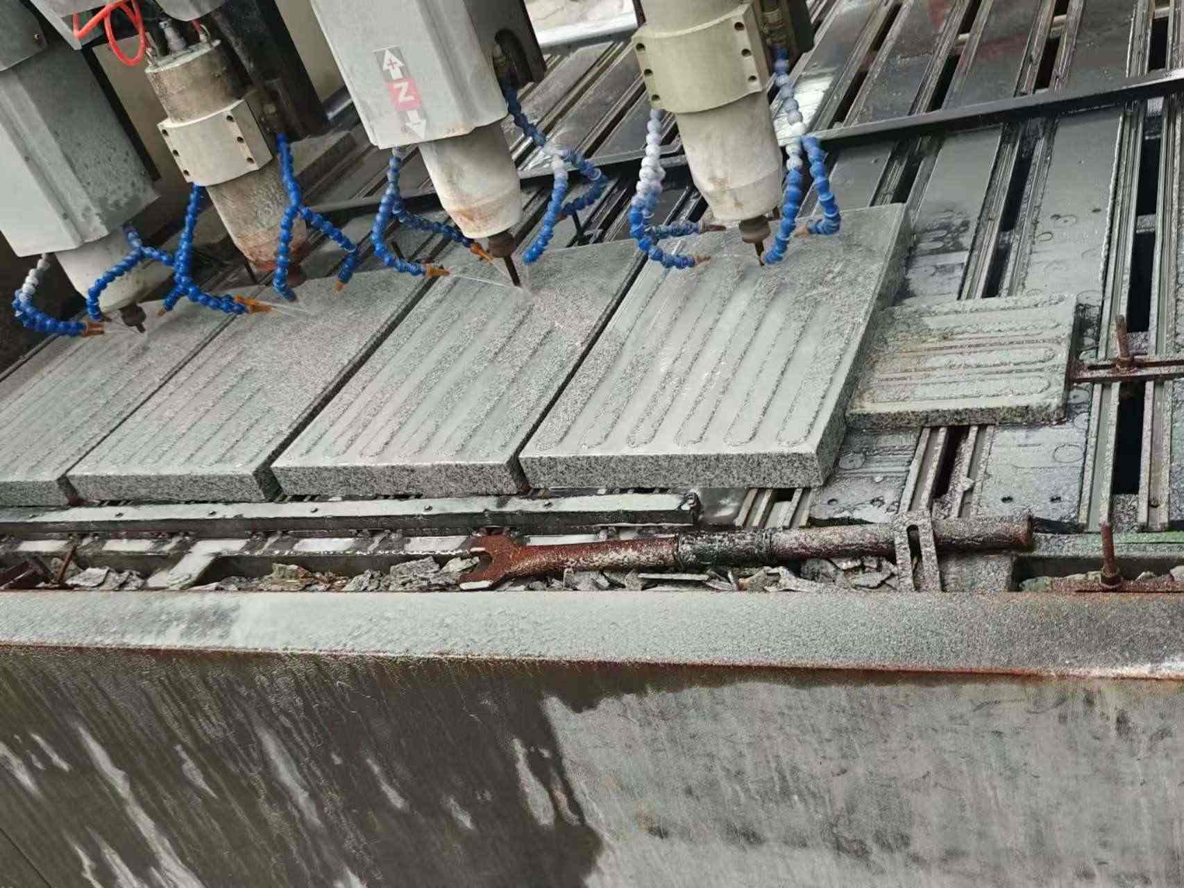 山南 芝麻白花岗岩荔枝面盲道雕刻