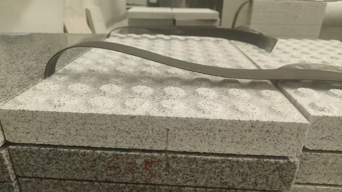 山南 芝麻白花岗岩6.0公分荔枝面五轴加工雕刻盲点