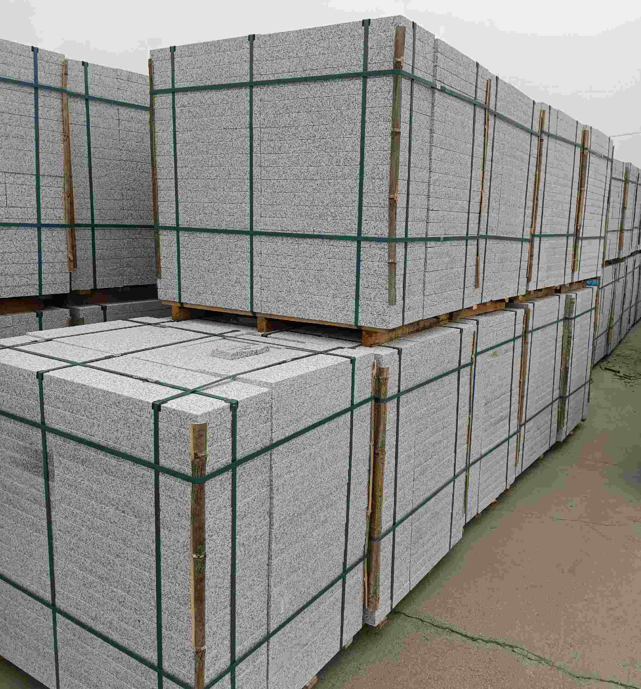 山南 白麻花岗岩石材荔枝面地铺石（300*600*50）