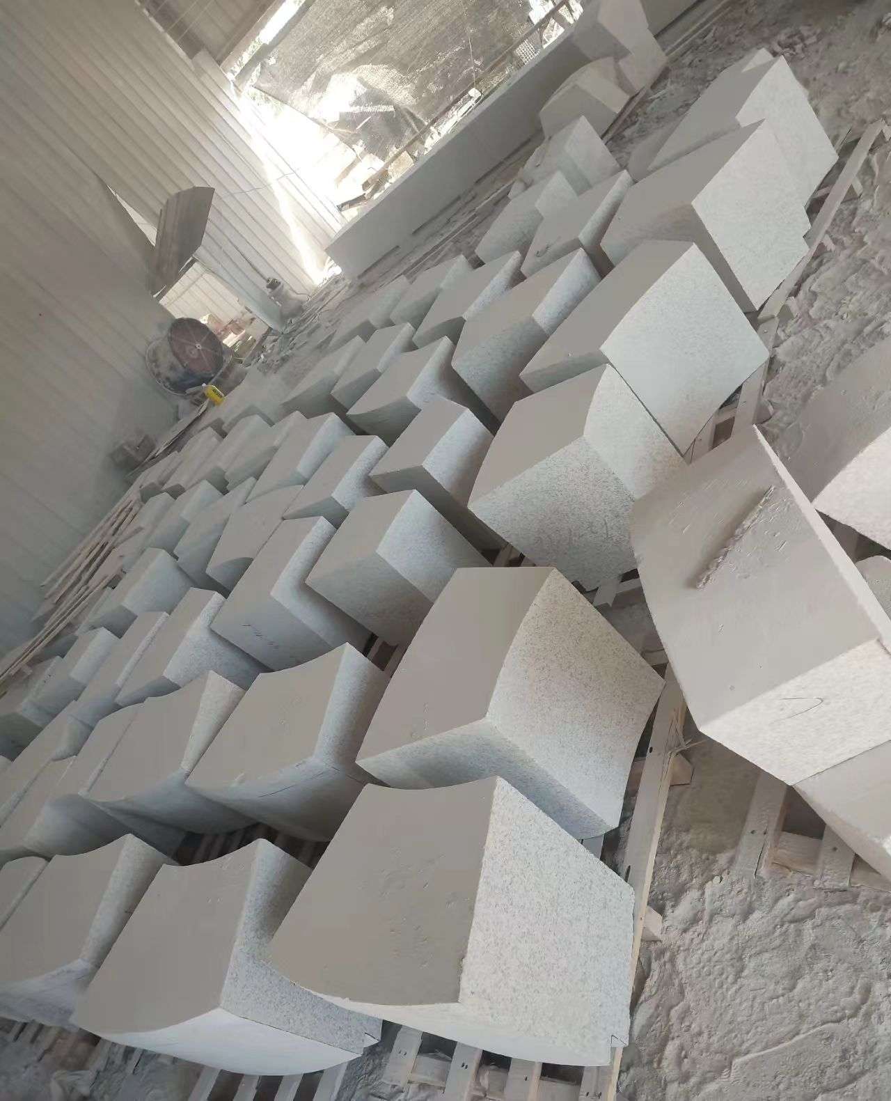 山南 白麻花岗岩异形坐凳