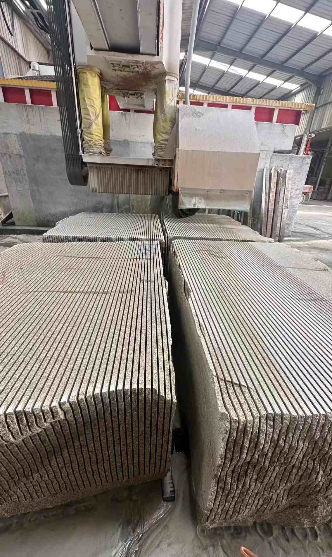 山南 车间生产日常，黄金麻白麻花岗岩