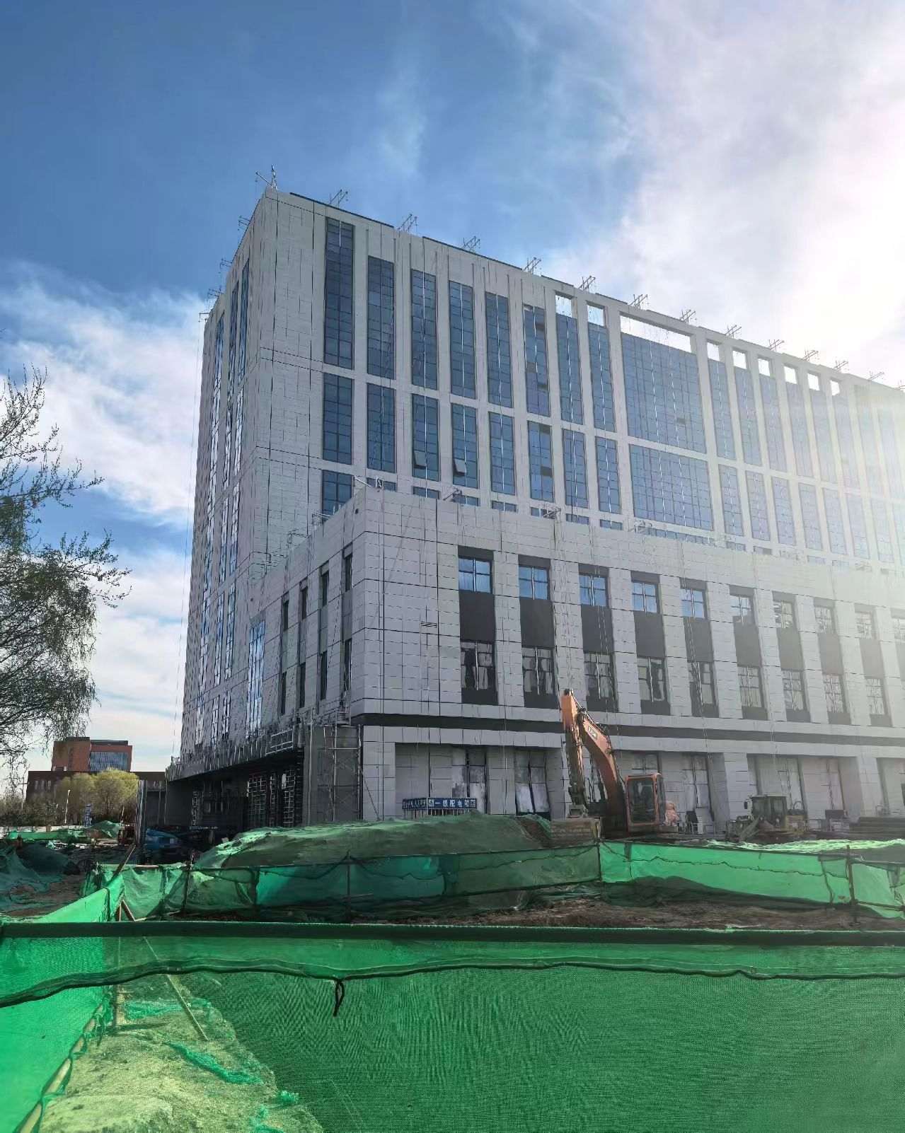 山南 白麻花岗岩石材外墙干挂