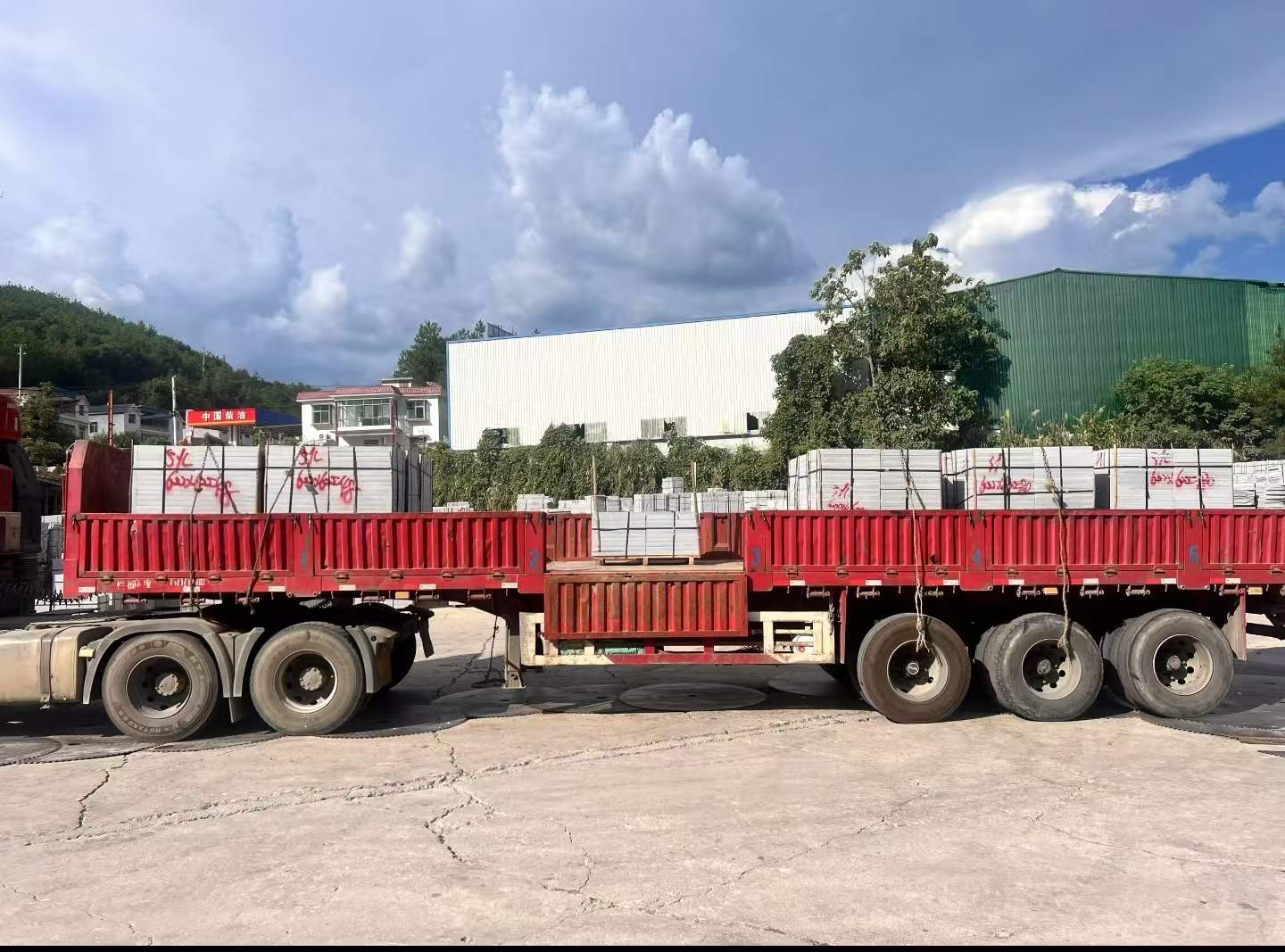 山南 芝麻灰花岗岩地铺石出货日常