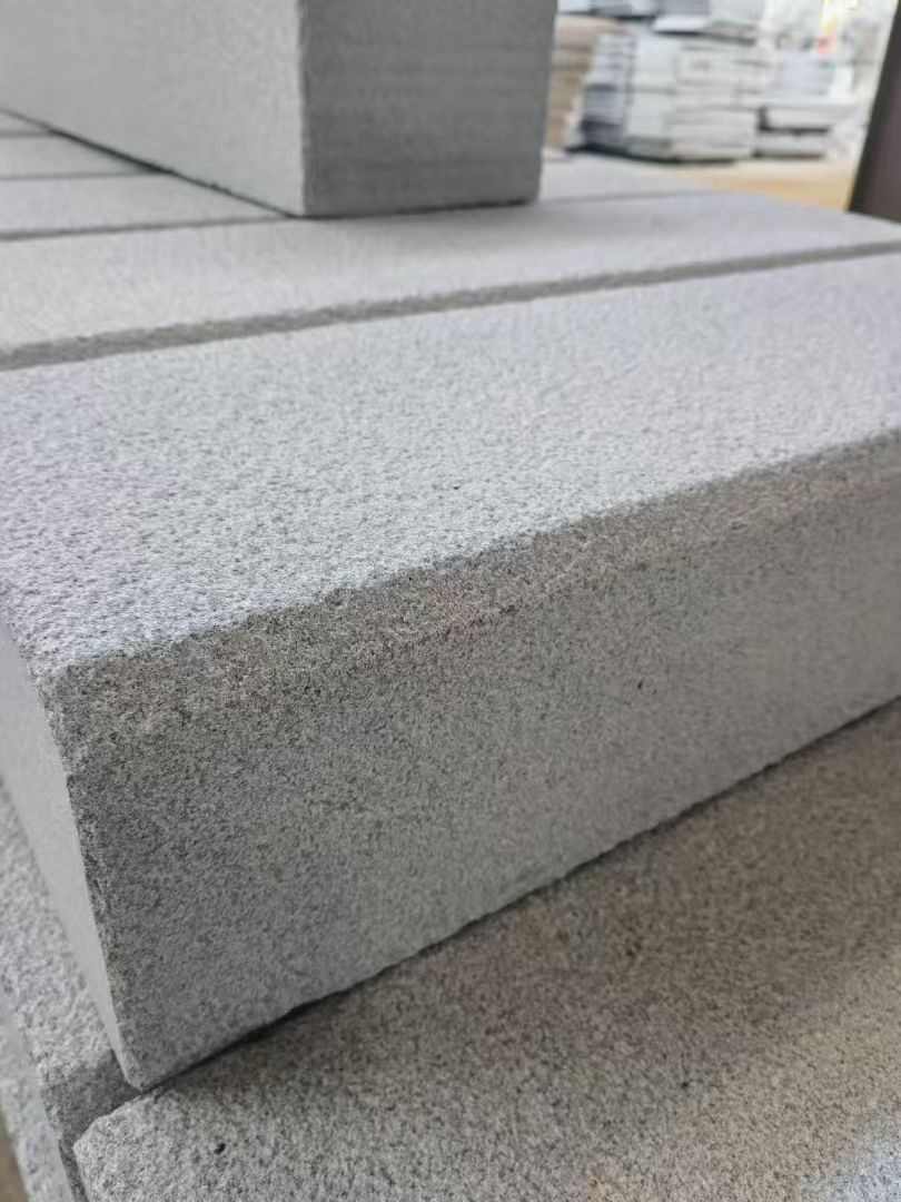 山南 芝麻灰荔枝面路沿石