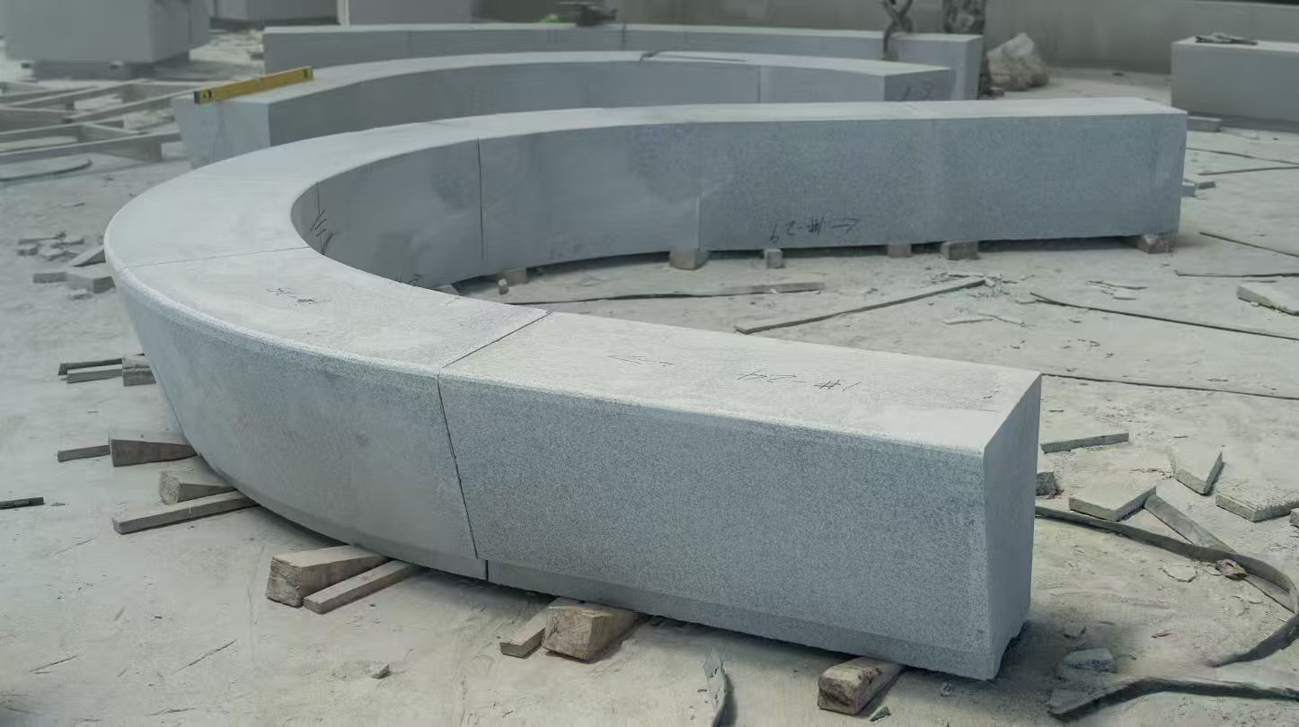 山南 芝麻白花岗岩光面弧形坐凳