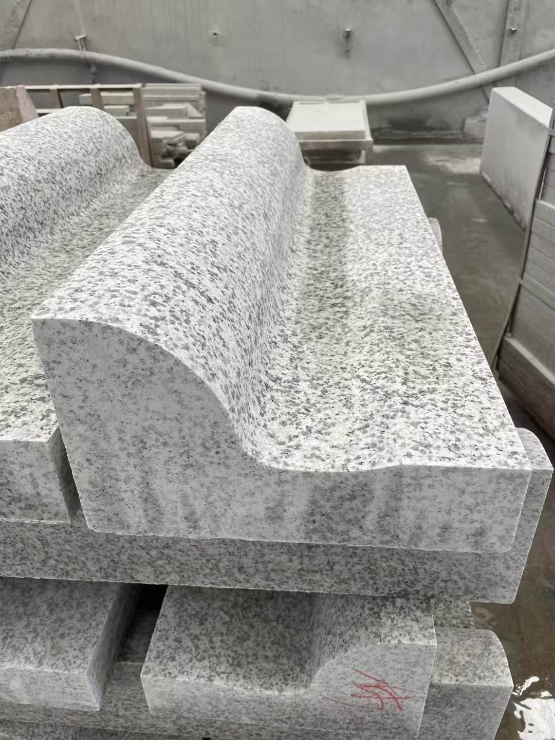 山南 白麻花岗岩S型路沿石，路侧石，马路牙子等