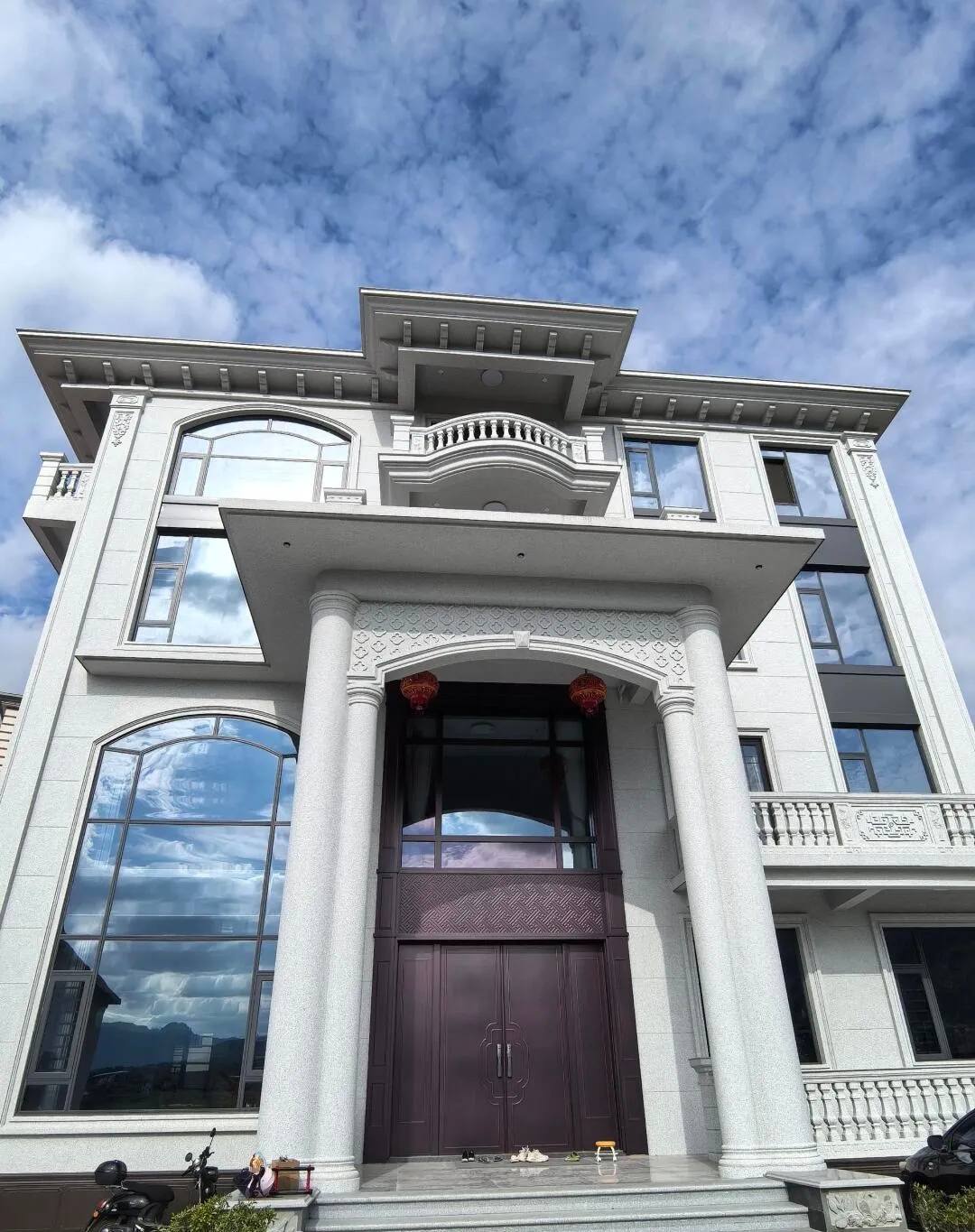 山南白麻别墅外墙干挂石材效果示例