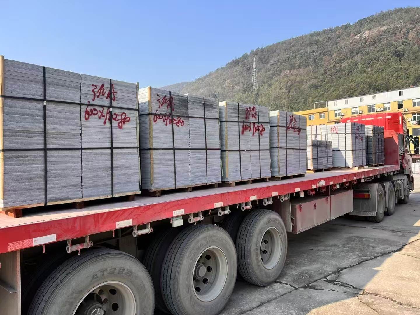 山南 芝麻灰地铺石出货日常