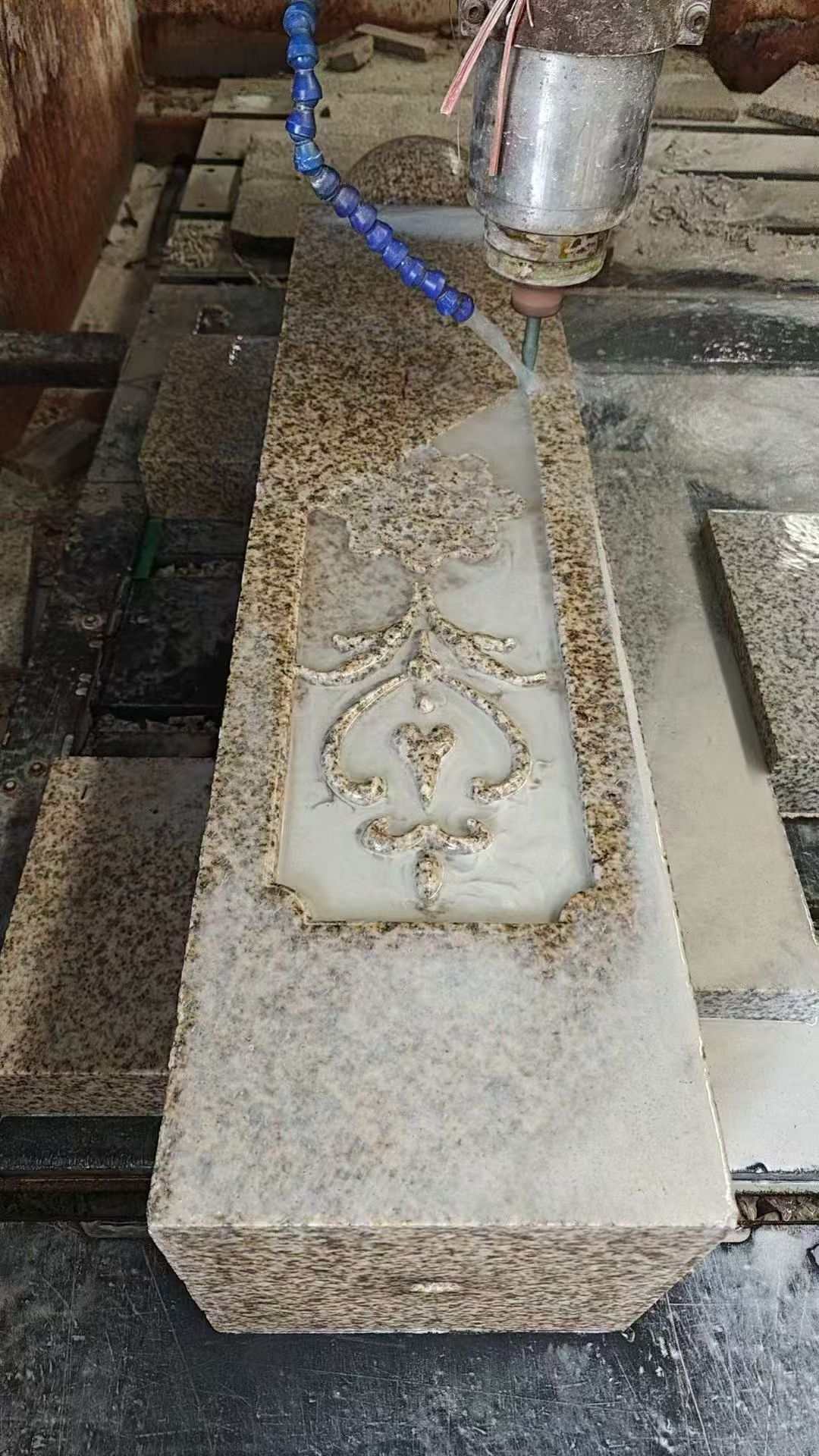 山南 黄金麻花岗岩异形加工雕刻栏杆大柱