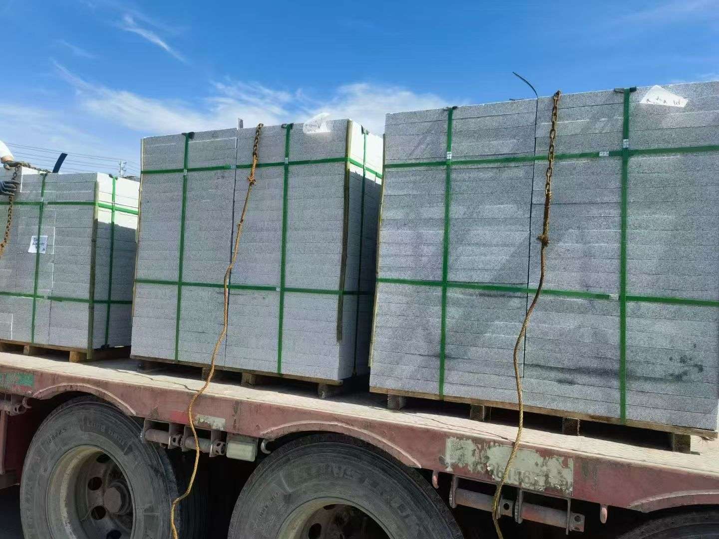 山南 芝麻白花岗岩地铺石装车日常