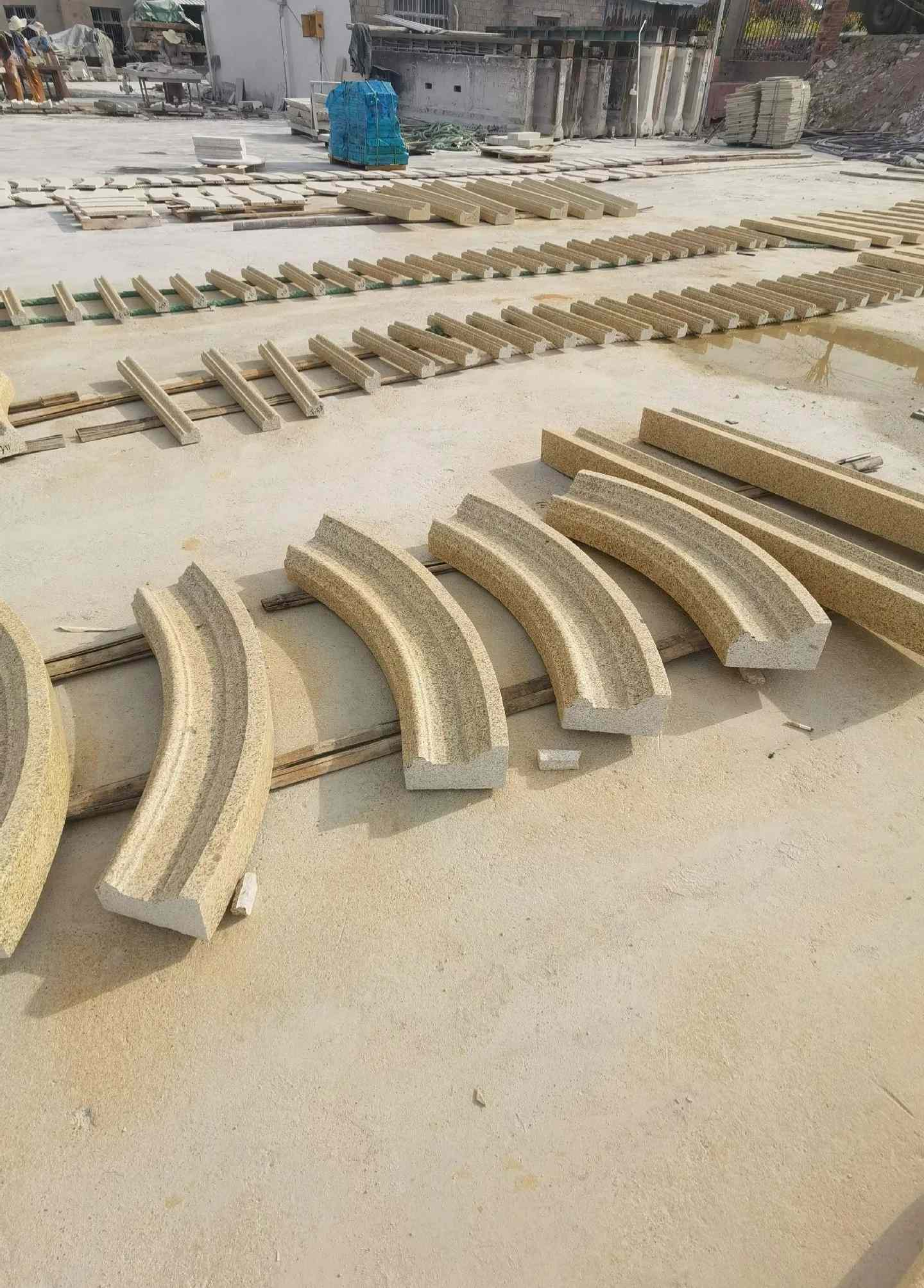 山南 黄金麻花岗岩别墅线条