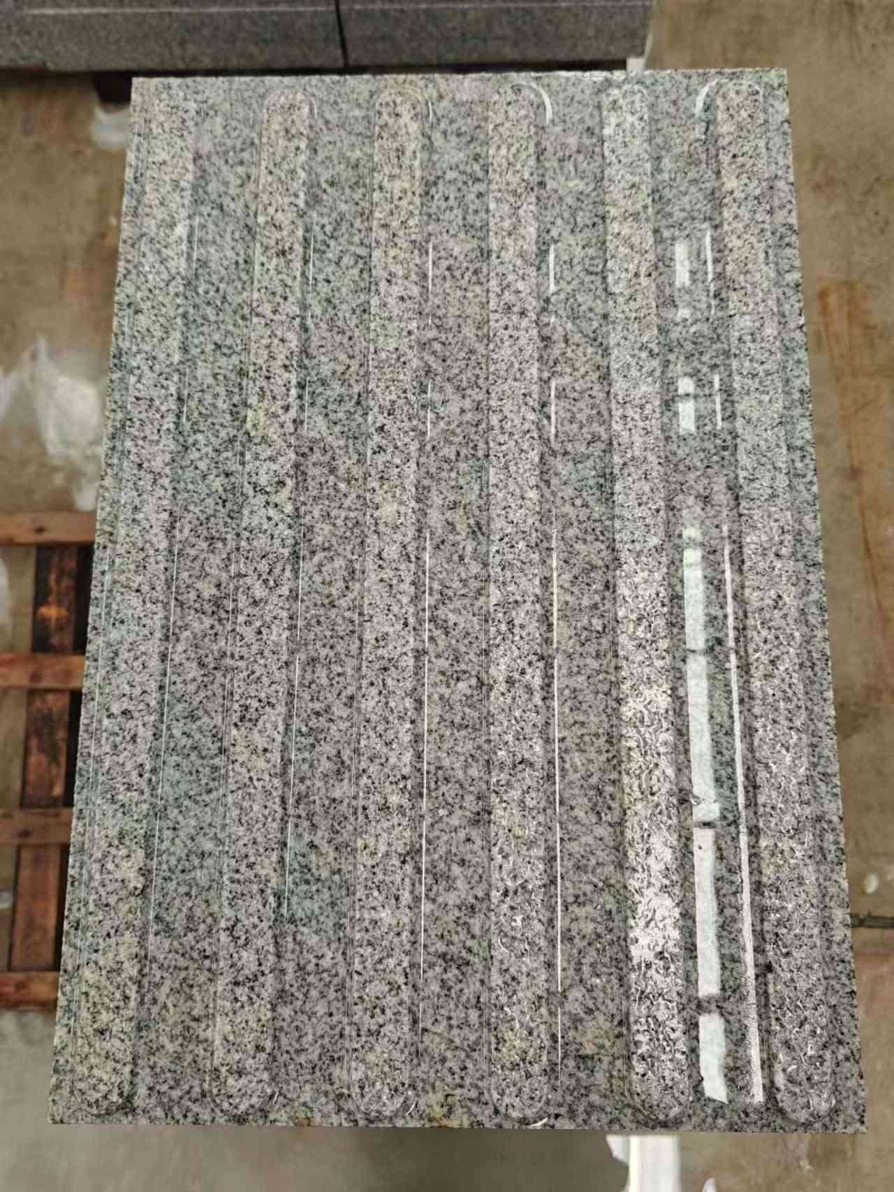 山南 芝麻白花岗岩荔枝面雕刻盲道，盲条