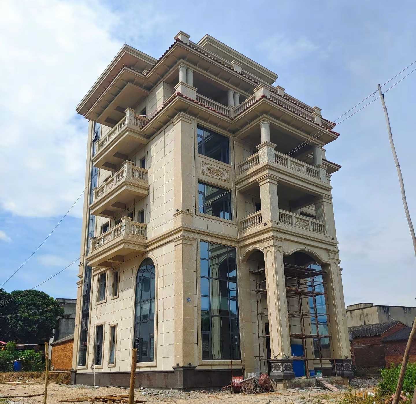 山南 黄金麻花岗岩石材别墅外墙干挂搭配（雕花栏杆花瓶柱门楼罗马柱）