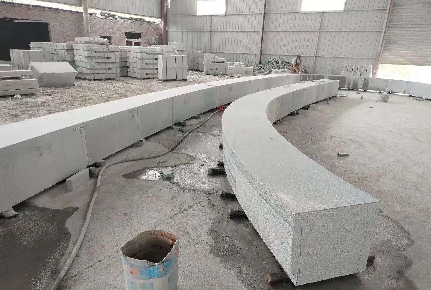 山南芝麻白花岗岩石板材 园林光面弧形坐凳