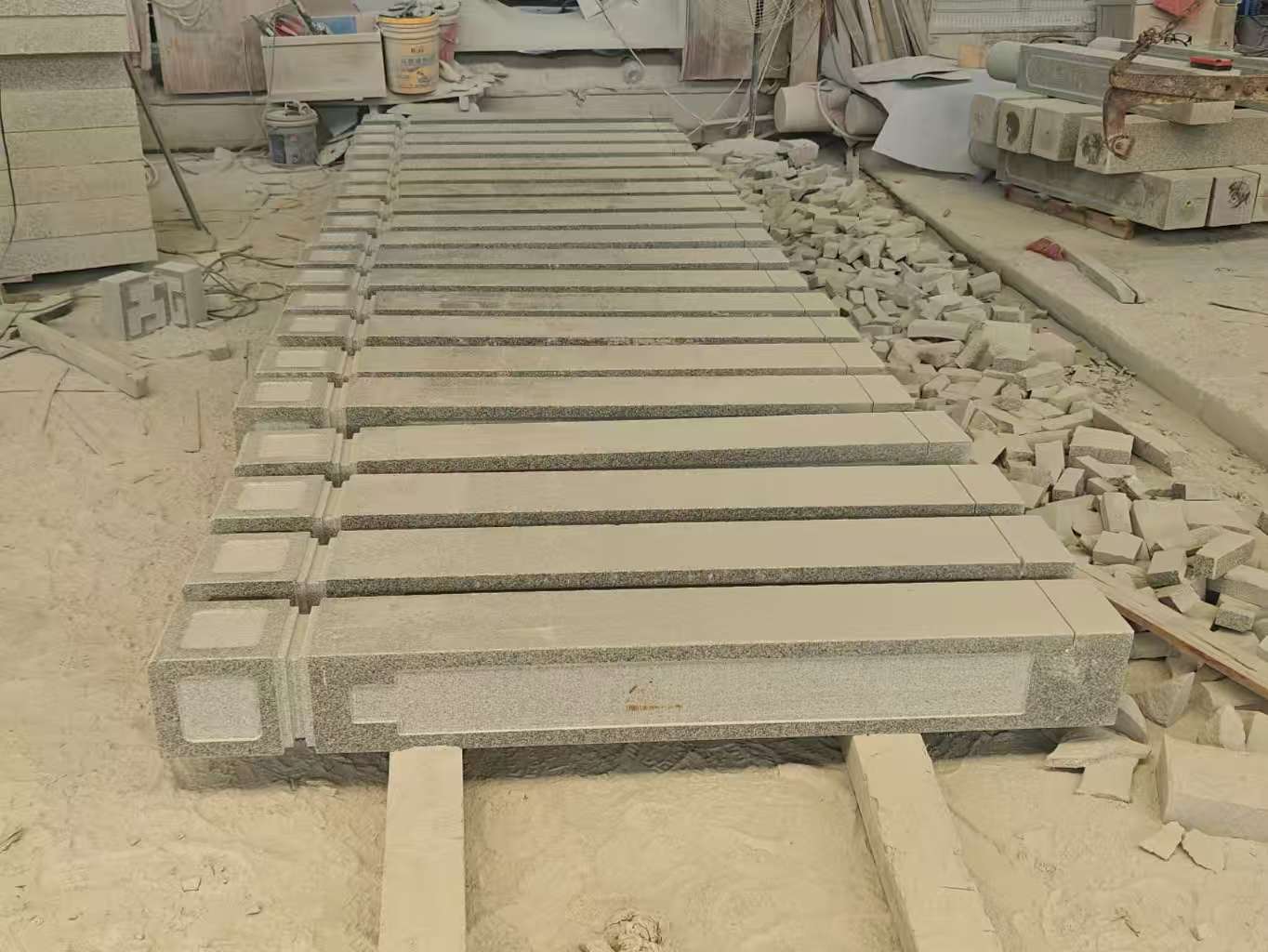 山南 芝麻白异形加工雕刻-栏杆大柱，方柱