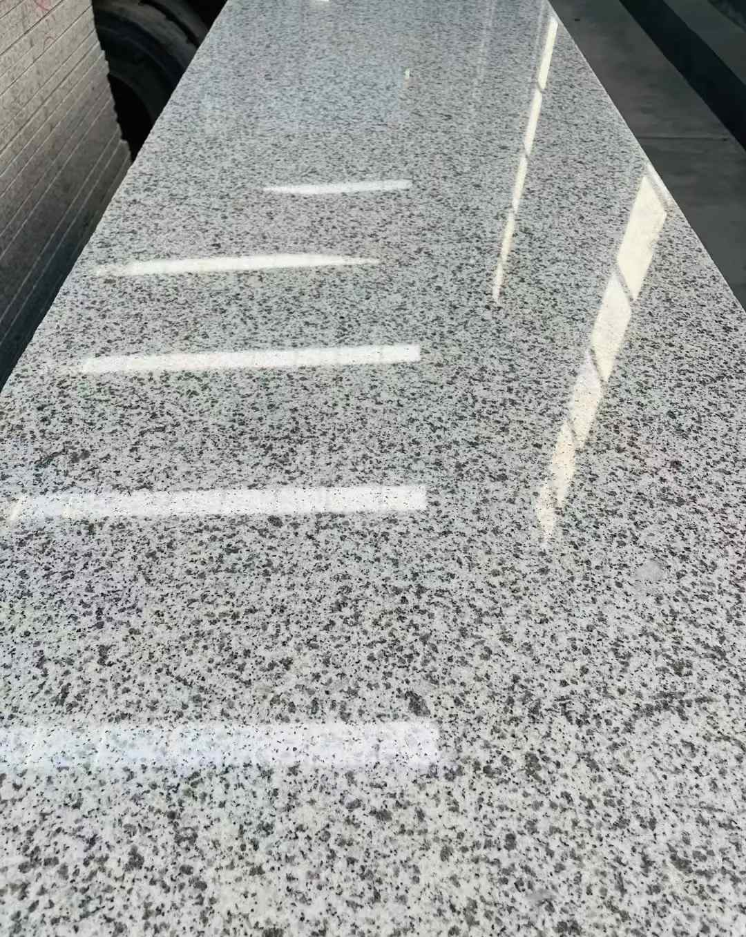 山南 白麻花岗岩光面毛板