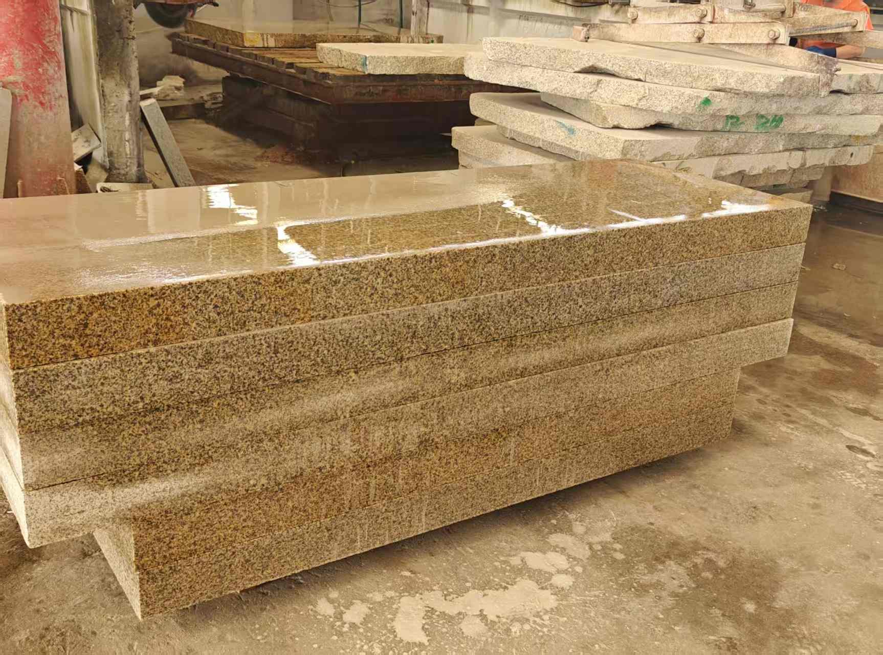 山南 黄金麻栏杆料半成品加工中